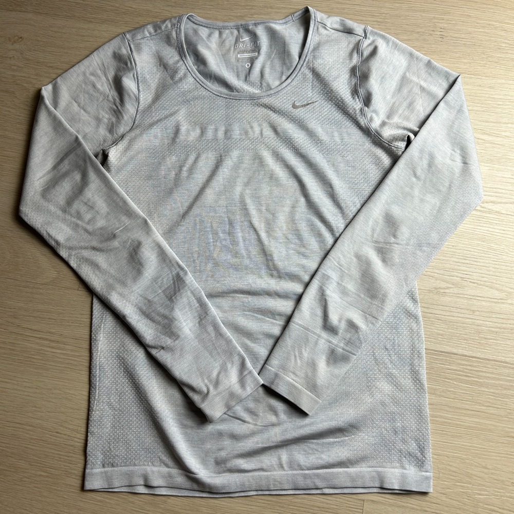 Nike Womens Small Dri-FIT Knit Long Sleeve Shirt Light Grey Running Top Swoosh